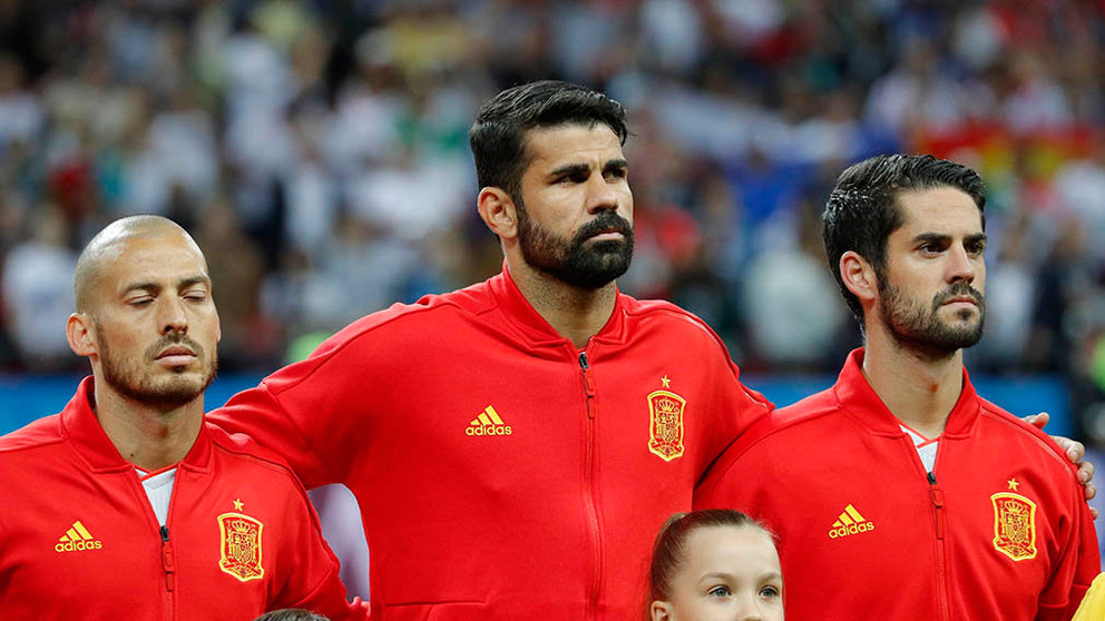 Kazan (Russian Federation), 20/06/2018.- (L-R) David Silva, Diego Costa and Isco of Spain before the FIFA World Cup 2018 group B preliminary round soccer match between Iran and Spain in Kazan, Russia, 20 June 2018. (RESTRICTIONS APPLY: Editorial Use Only, not used in association with any commercial entity - Images must not be used in any form of alert service or push service of any kind including via mobile alert services, downloads to mobile devices or MMS messaging - Images must appear as still images and must not emulate match action video footage - No alteration is made to, and no text or image is superimposed over, any published image which: (a) intentionally obscures or removes a sponsor identification image; or (b) adds or overlays the commercial identification of any third party which is not officially associated with the FIFA World Cup) (España, Mundial de Fútbol, Rusia) EFE/EPA/ROBERT GHEMENT EDITORIAL USE ONLY