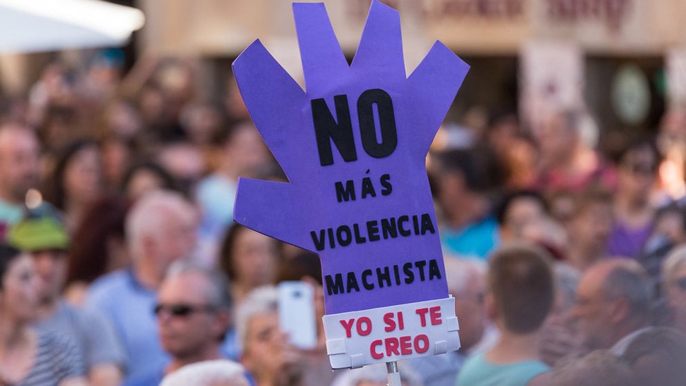 Concentración en la Plaza del Castillo de Pamplona en repulsa por la puesta en libertad condicional de los violadores de &#39;La Manada&#39; (02). IÑIGO ALZUGARAY