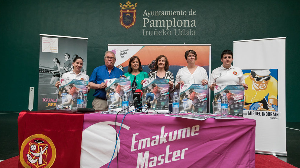 Presentación del I Torneo San Fermín de pelota a mano femenina organizado por Emakume Master Cup (01). IÑIGO ALZUGARAY