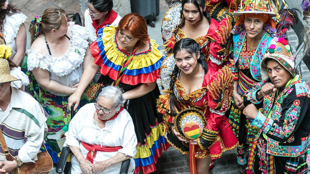 El Ayuntamiento de Pamplona presenta la 'Kalejira de las Culturas' con los representantes de las comunidades pertenecientes al Foro de Diversidad Cultural (09). IÑIGO ALZUGARAY