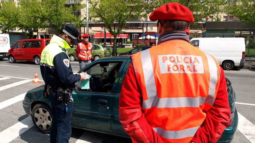 Control de la policía en Pamplona EUROPA PRESS