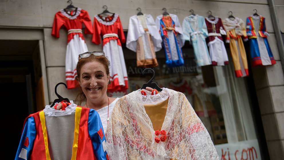 Susana Mendióroz, dueña de la tienda de venta de disfraces de los gigantes Txikiliki PABLO LASAOSA