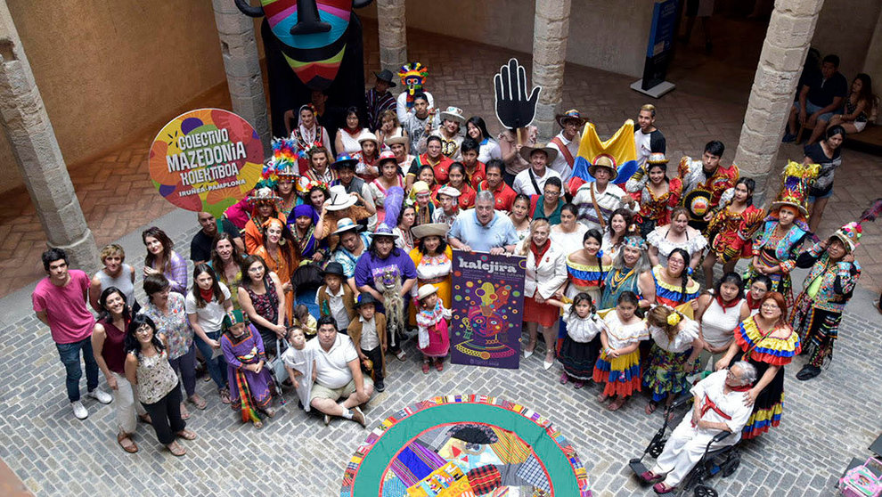 ‘Kalejira de las culturas’, un pasacalles festivo en favor de la diversidad cultural en Pamplona. AYUNTAMIENTO DE PAMPLONA