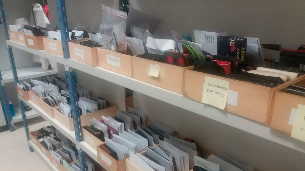 Varias carteras con documentos de identidad reocgidas en la oficina de objetos perdidos de Pamplona POLICÍA MUNICIPAL DE PAMPLONA