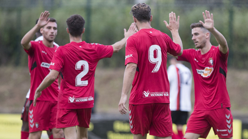 Los jugadores de Osasuna celebran uno de los goles anotados en el partido que les enfrentó al Arenas Club WEB OSASUNA
