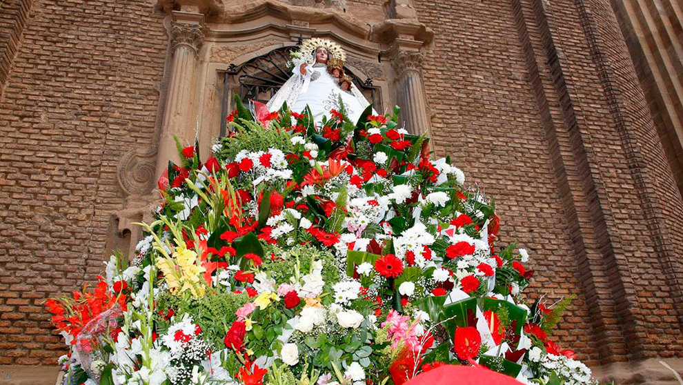 Imagen de la ofrenda floral a Santa Ana durante las fiestas patronales de Tudela Foto ARCHIVO JESÚS MARQUINA ARELLANO