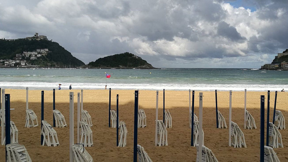 La playa de La Concha, en San Sebastián, con bandera roja Foto TWITTER starbienatotxa