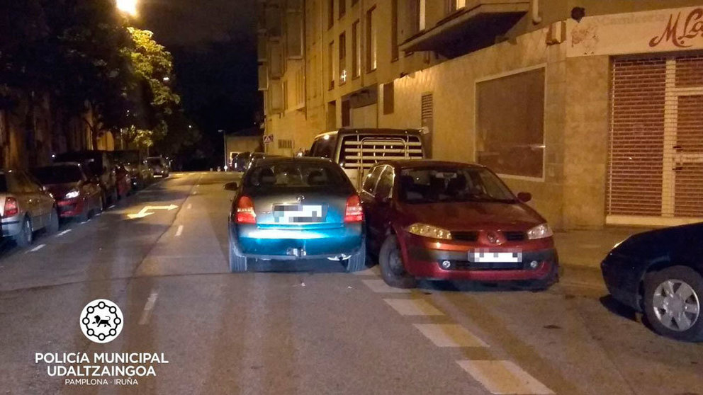 Un conductor que triplicaba la tasa de alcoholemia ha chocado contra varios vehículos en Pamplona POLICÍA MUNICIPAL DE PAMPLONA