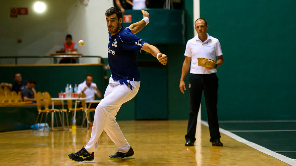 Ezkurdia-Zabaleta se enfrentan a Urrutikoetxea-Martija en la segunda semifinal del II Codere Masters de pelota vasca. MIGUEL OSÉS_5