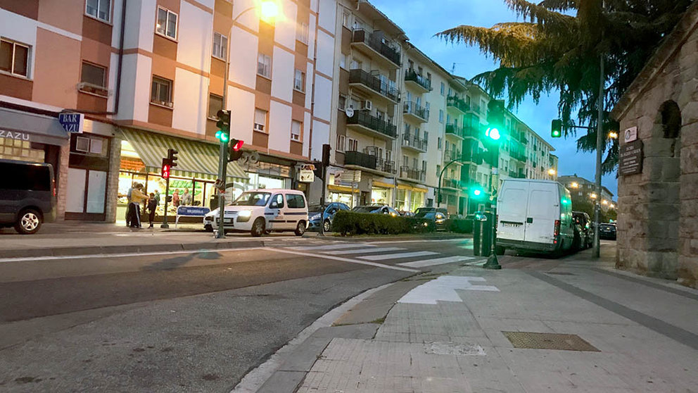 Un niños de 4 años ha muerto atropellado en la avenida de Villava de Pamplona cuando cruzaba el paso de cebra junto a su padre. FOTO IMM (3)