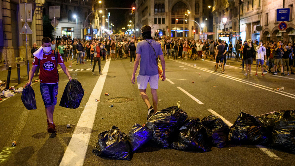 Incidentes en Barcelona con cargas por parte de los Mossos D'escuadra durante el aniversario de ante la Jefatura de la Policia Nacional en Via Laietana. MIGUEL OSÉS ( (8)