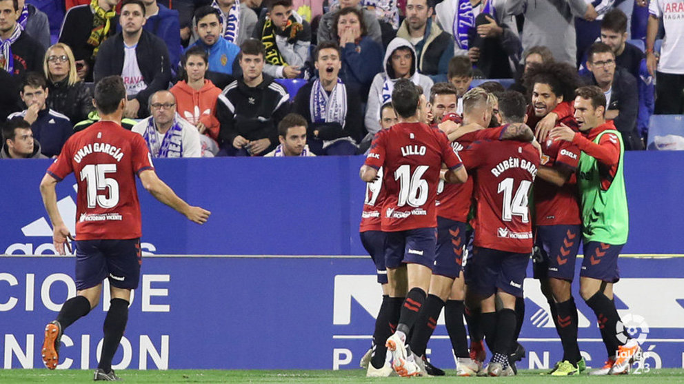 Los jugadores de Osasuna festejan el gol de Brandon en Zaragoza