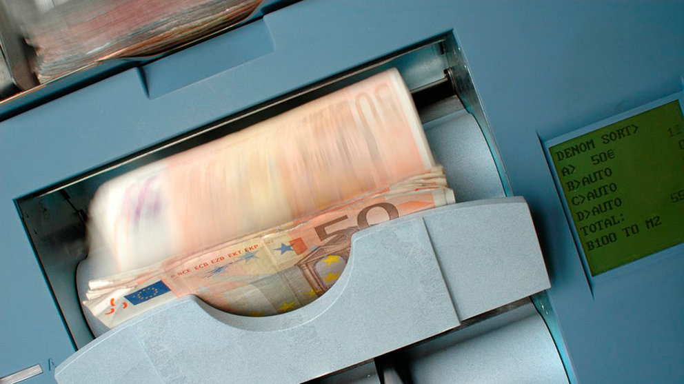 Imagen de una máquina empleada en bancos para contar billetes ARCHIVO