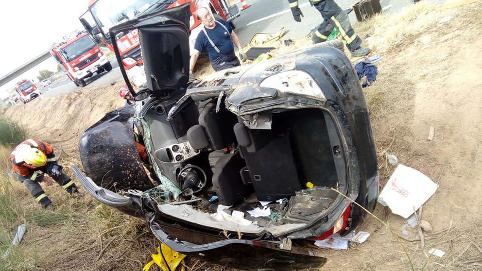 Accidente por salida de vía en la AP68 BOMBEROS TWITTER