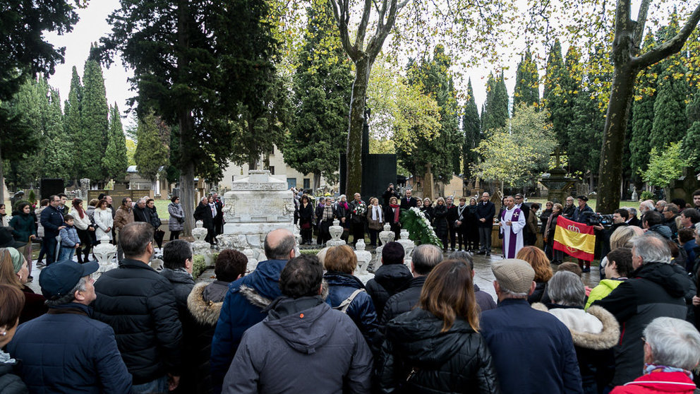 Homenaje al violinista y compositor Pablo Sarasate en su panteón del Cementerio Municipal de San José (10). IÑIGO ALZUGARAY