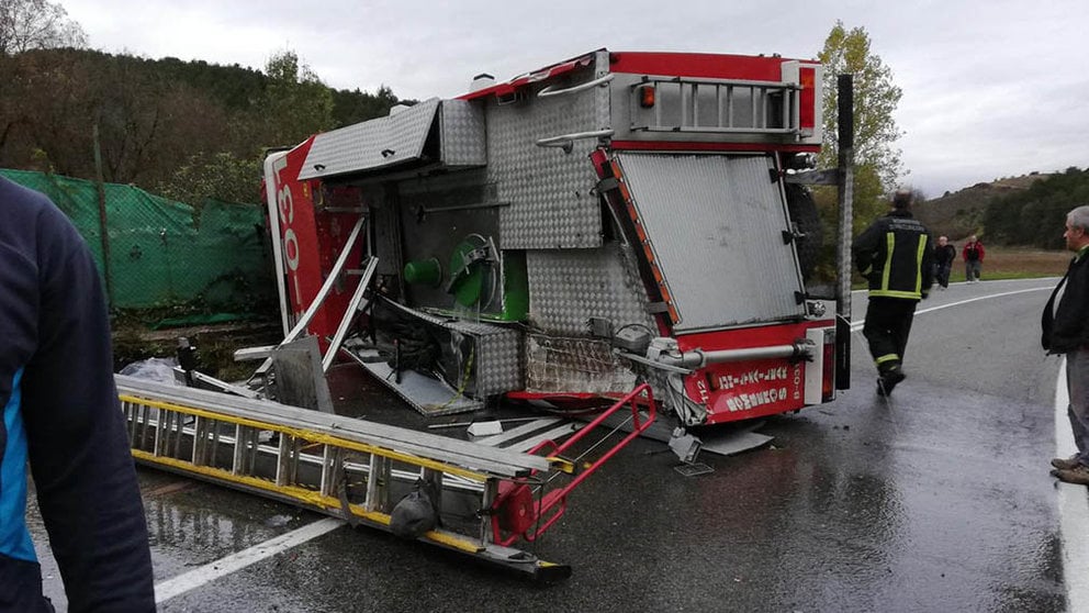 El camión accidentado de Bomberos de Navarra BOMBEROS TWITTER