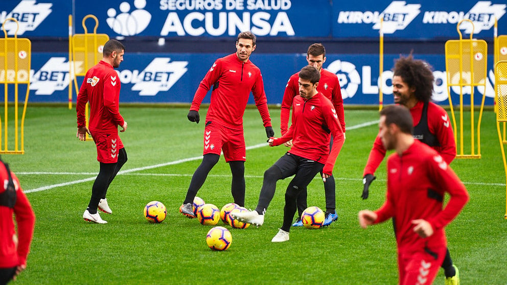 Último entrenamiento de Osasuna en El Sadar antes del partido en Extremadura. MIGUEL OSÉS (8)