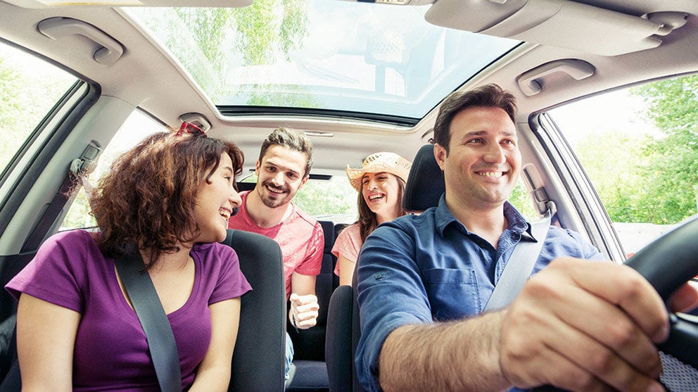 Imagen de varios usuarios de un coche compartido a través de BlaBlaCar ARCHIVO