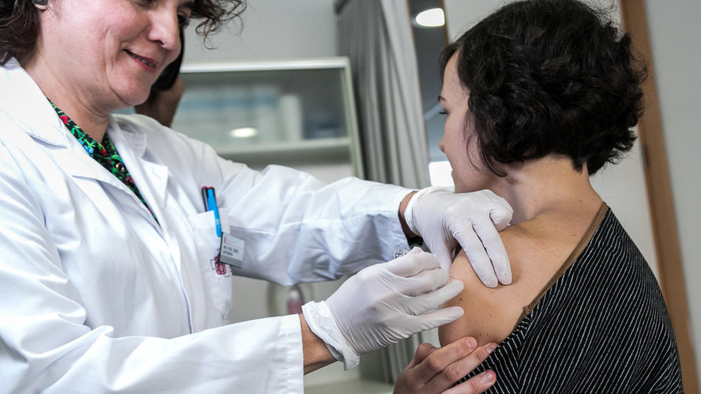 Campaña de vacunación de la gripe 2018 del Servicio Navarro de Salud-Osasunbidea (09). IÑIGO ALZUGARAY