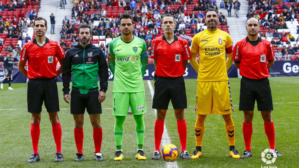 El árbitro Gorostegui Fernández en el R. Majadahonda - Almería. La Liga.