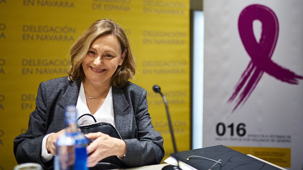 El delegado del Gobierno en Navarra, José Luis Arasti, y la presidenta de la Audiencia Provincial de Navarra, Esther Erice, inauguran la jornada 'Violencia de género'. MIGUEL OSÉS 1