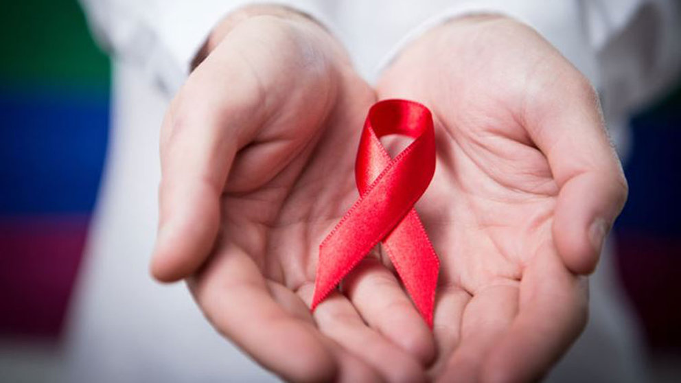 Un lazo rojo con motivo de la celebración del Día Mundial de la lucha contra el sida ARCHIVO