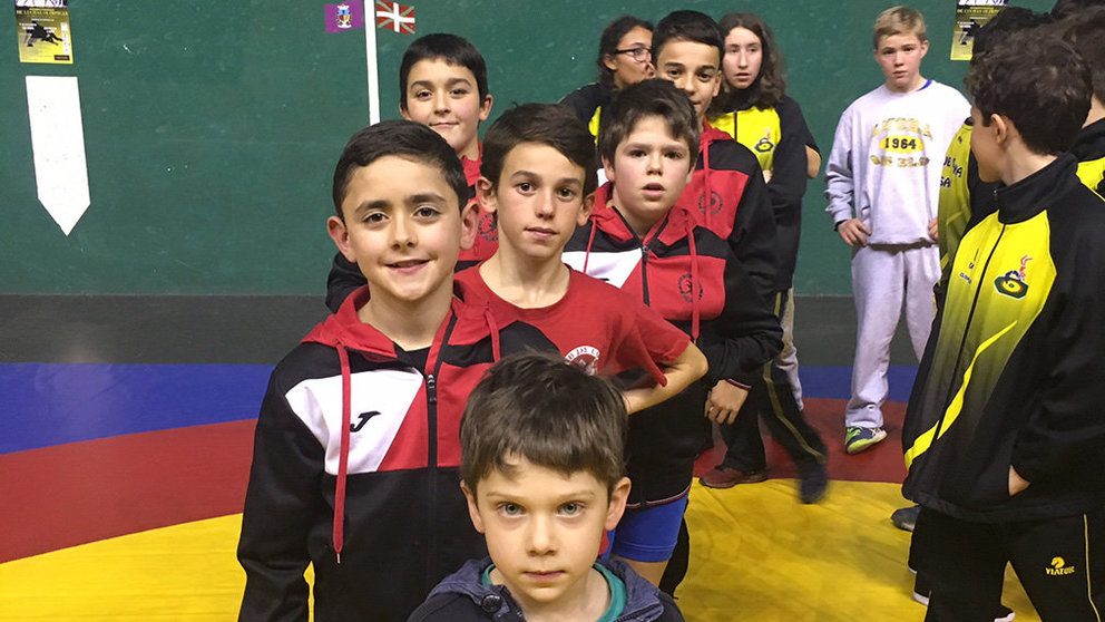 Participantes del club de Lucha de Burlada en Barakaldo. Cedida.