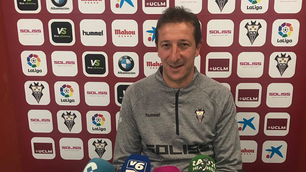 Luis Miguel Ramis entrena al Albacete. Twitter Alba.