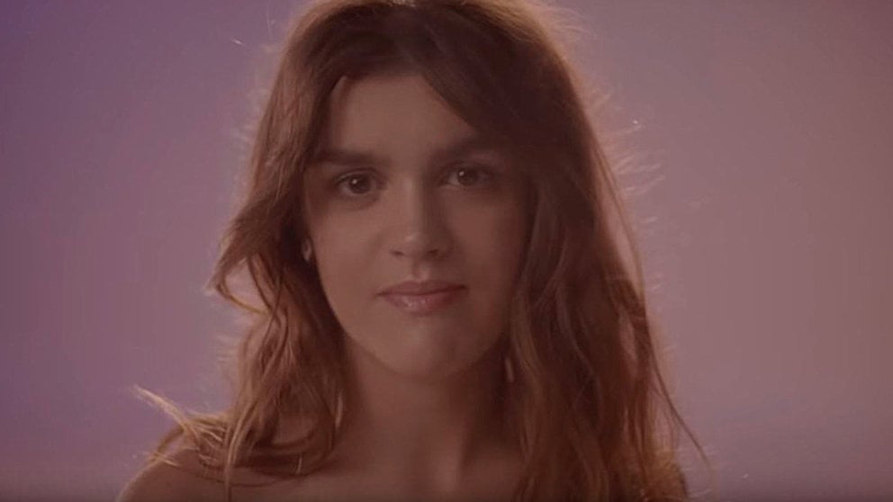 Captura de un momento del vídeo oficial de la pamplonesa Amaia Romero en su primera canción. YOUTUBE