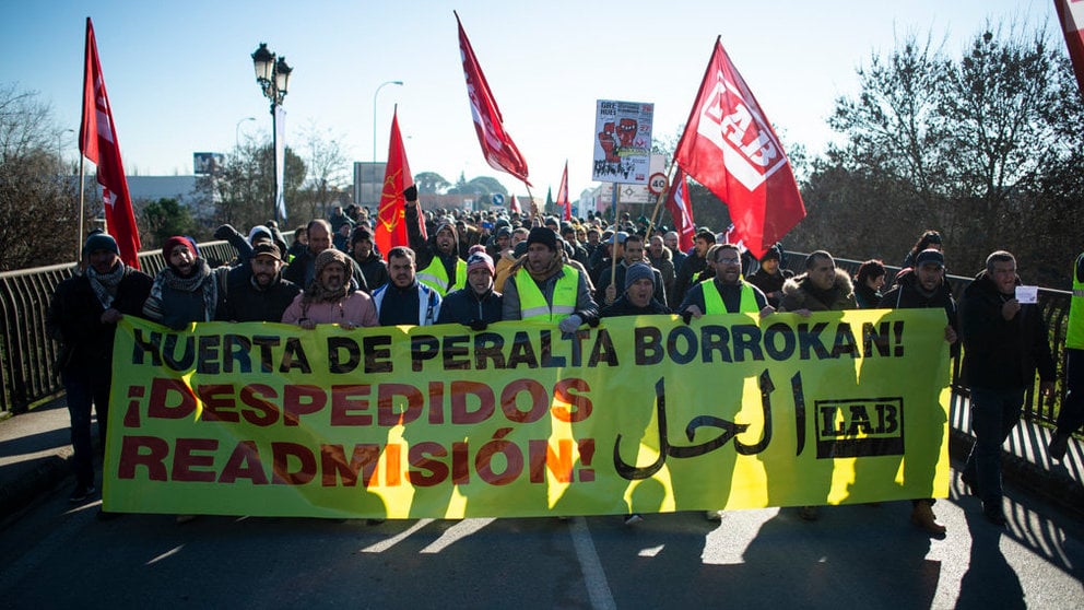 Manifestación por las calles de Peralta a favor de la huelga de la Huerta. MIGUEL OSÉS_1