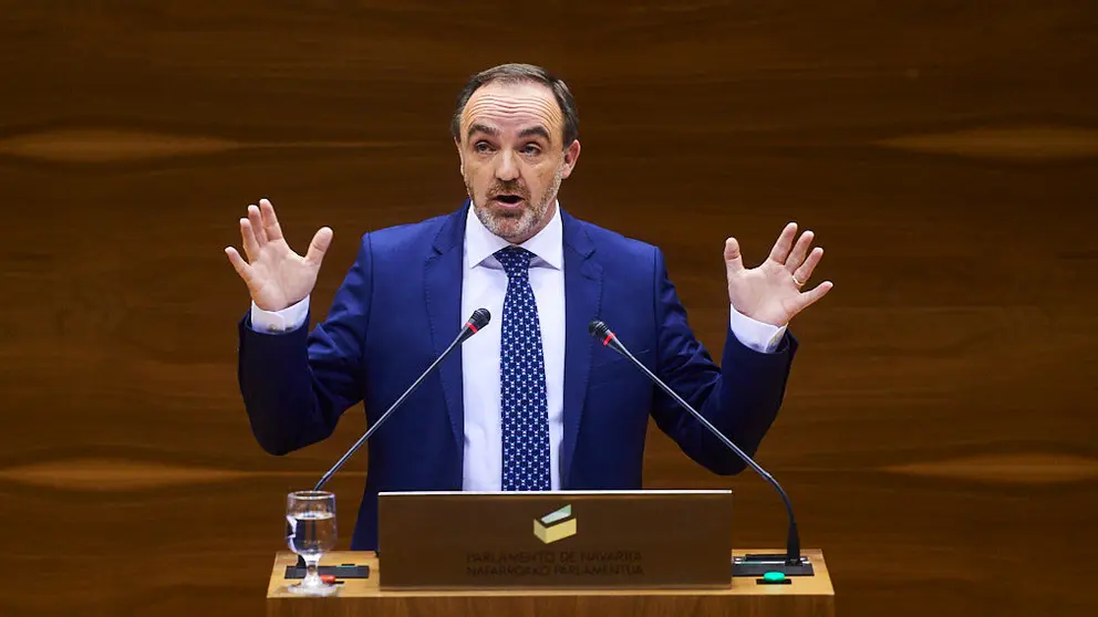 Javier Esparza (UPN) durante el pleno parlamentario monográfico. MIGUEL OSÉS