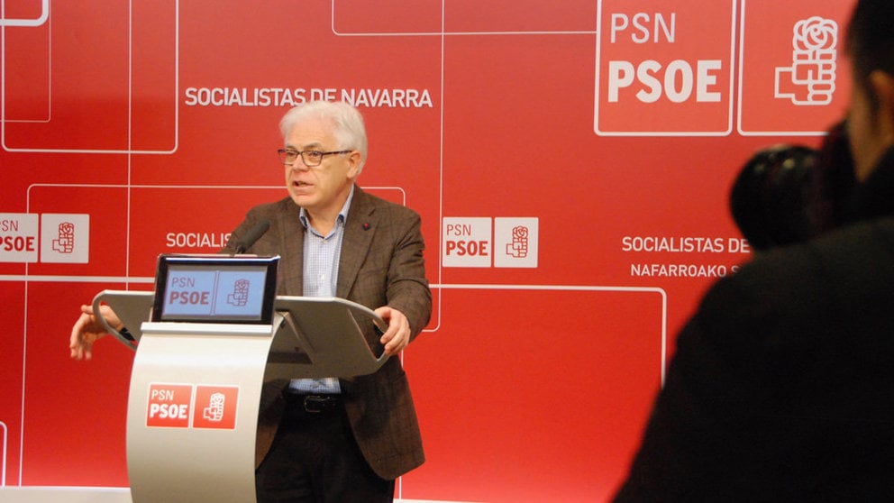 El diputado socialista Jesús Mari Fernández durante la rueda de prensa. CEDIDA