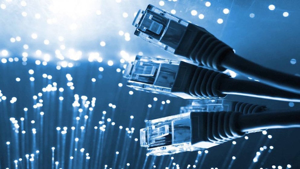 Imagen de varios cables de conexión a internet ARCHIVO