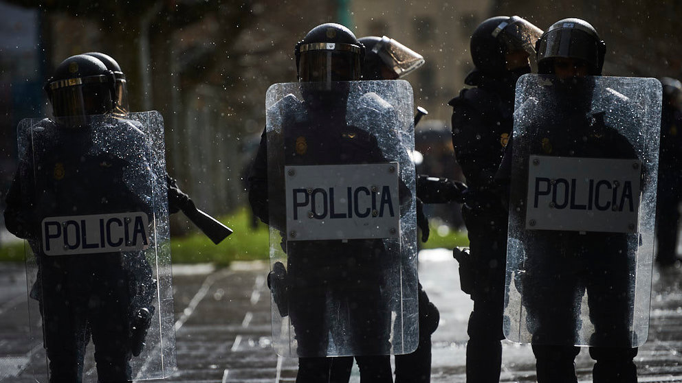 La policía vuelve a ocupar las calles por el desalojo del Pallacio de Marqués de Rozalejo. MIGUEL OSÉS 3