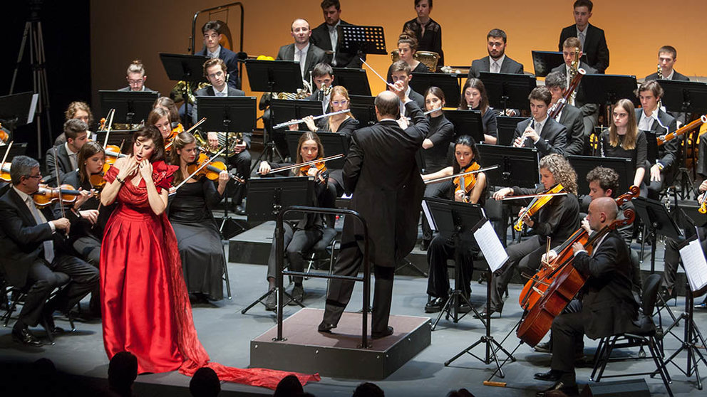 Gala lírica. Orquesta Sinfónica Universidad de Navarra y la mezzosoprano María José Montiel. MANUEL CASTELLS (2)