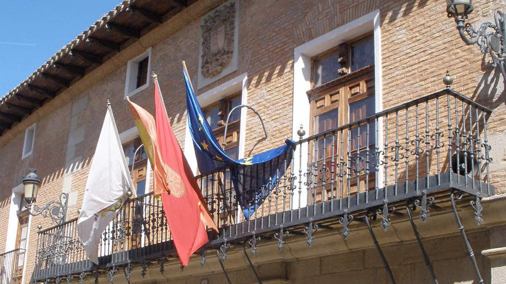 Imagen del balcón consistorial del Ayuntamiento de Los Arcos. ARCHIVO