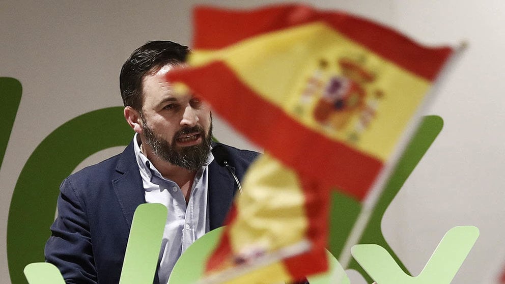 GRAF3457. PAMPLONA, 07/02/2019.- El presidente de VOX, Santiago Abascal (c), presenta esta tarde en Pamplona el proyecto de su formación política. EFE/Jesús Diges
