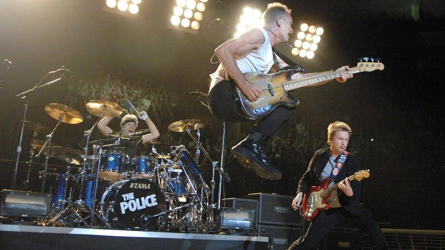 The Police durante un concierto.