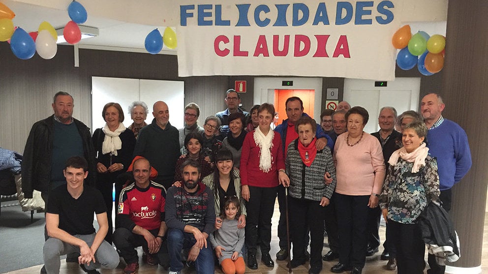 Doña Claudia Berruete rodeada de toda su familia en Estella.