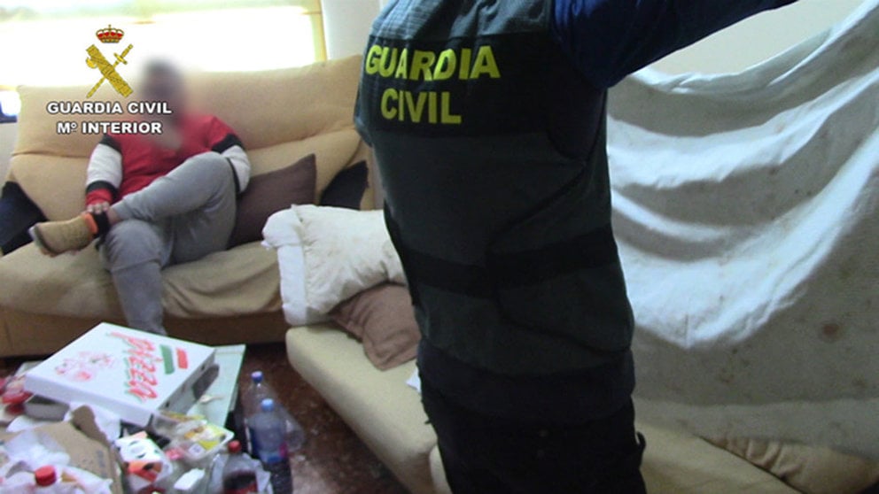 Uno de los registros llevado a cabo en la operación Lubido-Hezurra contra una banda dedicada a la extorsión a través de una web de cita que ofrecía servicios sexuales GUARDIA CIVIL2