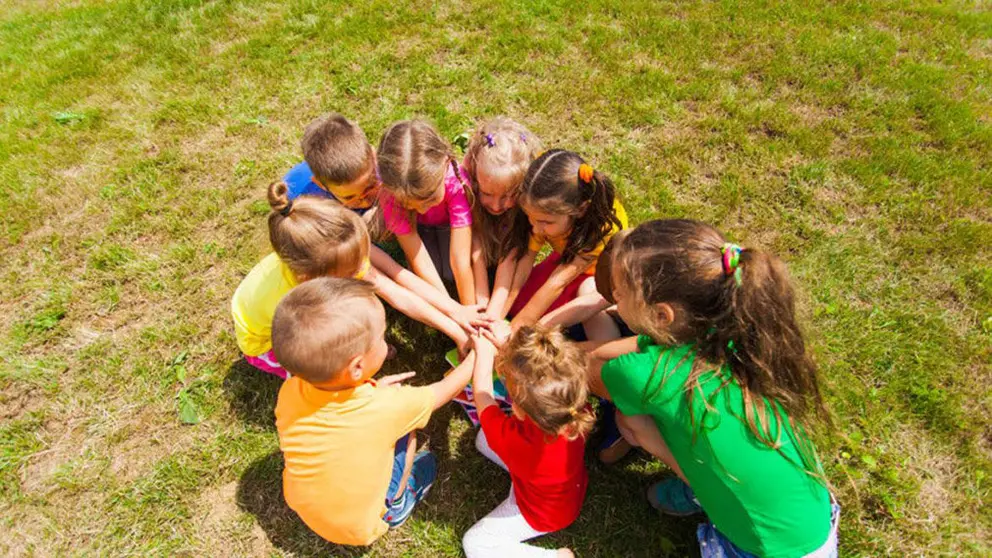 Varios niños jugando en un campamento de verano. ARCHIVO