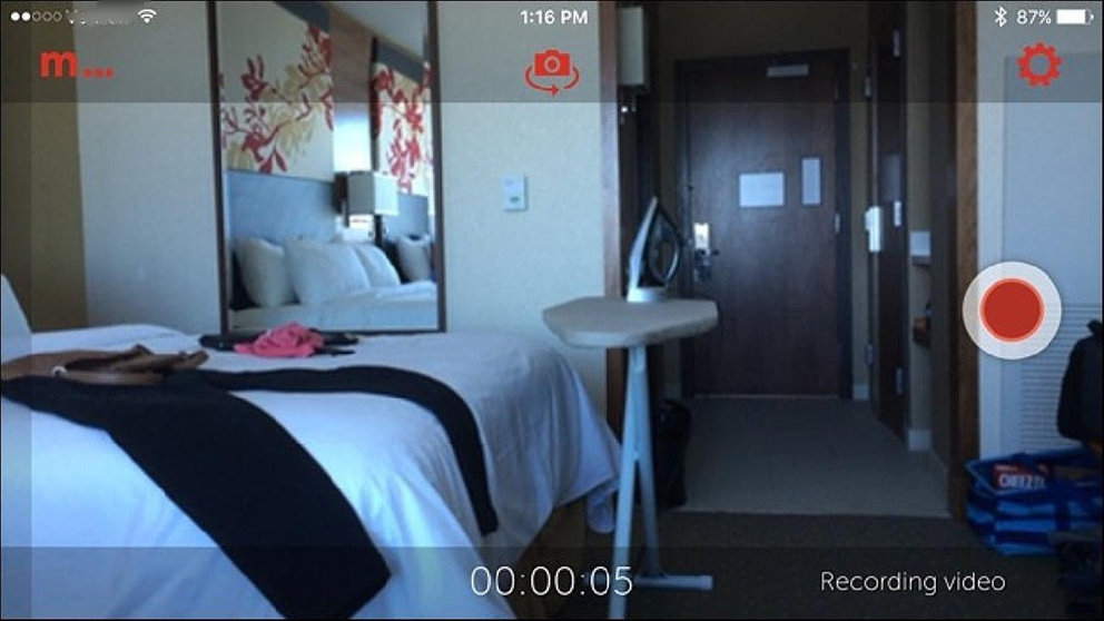 Imagen de un vídeo grabado en el dormitorio de un piso con un teléfono móvil ARCHIVO