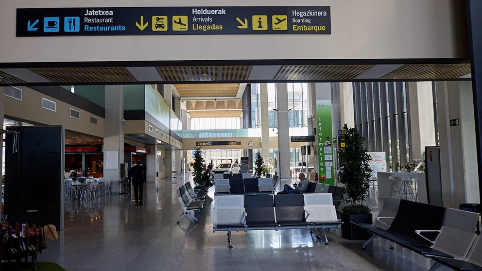 Pasillos interiores del Aeropuerto de Noáin-Pamplona. IÑIGO ALZUGARAY.