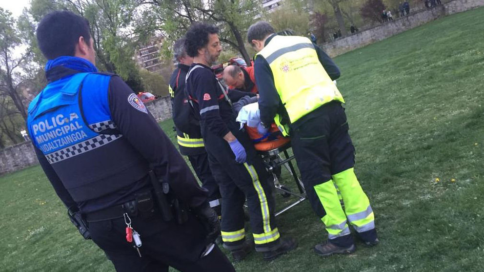 Rescate de un hombre en la Ciudadela de Pamplona POLICÍA MUNICIPAL DE PAMPLONA