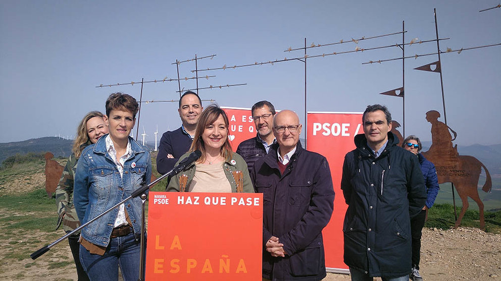 La candidata del PSN, Conchi Ruiz, durante el acto de campaña del PSN junto a otros líderes socialistas.