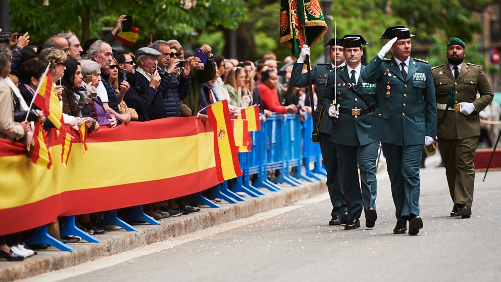 La Guardia Civil desfila por El Bosquecillo con motivo de su 175 aniversario. PABLO LASAOSA 23