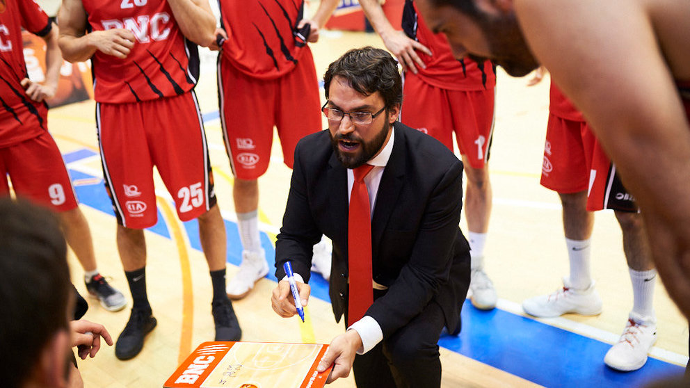 Xabi Jiménez, El Basket Navarra se enfrenta al Villarrobledo en el  pabellón Arrosadía de Pamplona. PABLO LASAOSA 9
