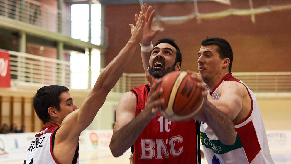 El Basket Navarra se enfrenta al Villarrobledo en el  pabellón Arrosadía de Pamplona. PABLO LASAOSA 20