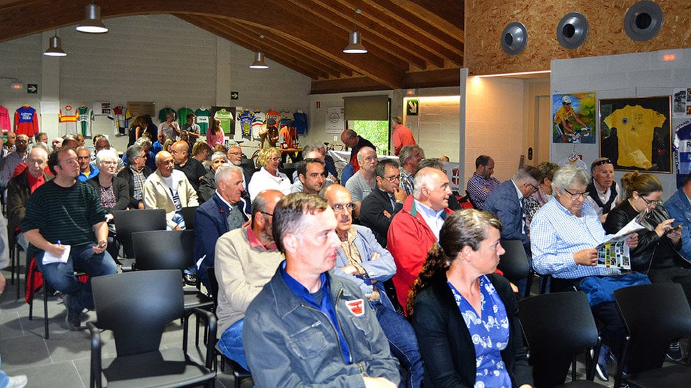 Público asistente a la presentación deportiva de la etapa navarra de la Vuelta 2019 en Urdax. Cedida.