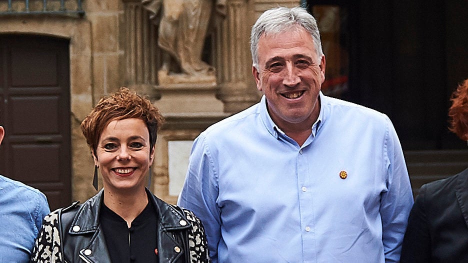 Amaia Izko y Joseba Asirón, este viernes en el cierre de campaña de Bildu en Pamplona.